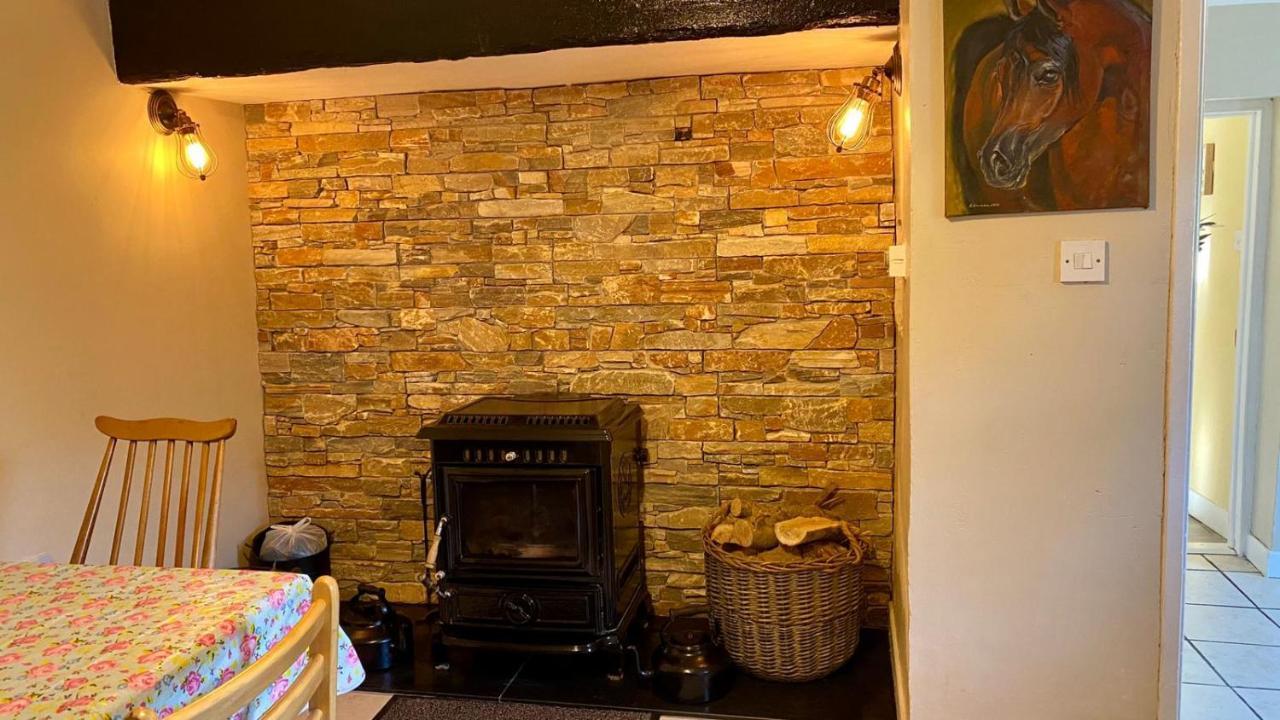 Traditional Old Style Farmhouse Coolvally Esterno foto